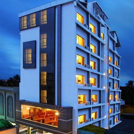 The Senate Hotel Kochi Extérieur photo