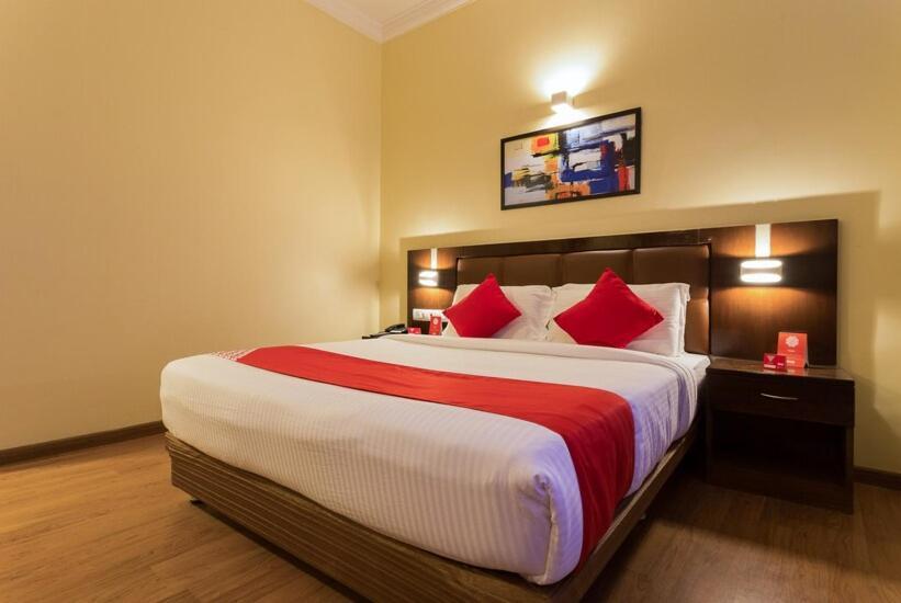 The Senate Hotel Kochi Extérieur photo