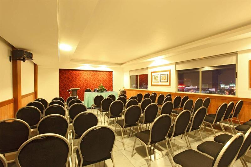 The Senate Hotel Kochi Extérieur photo