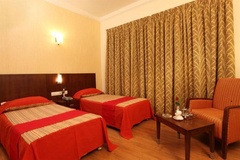 The Senate Hotel Kochi Extérieur photo