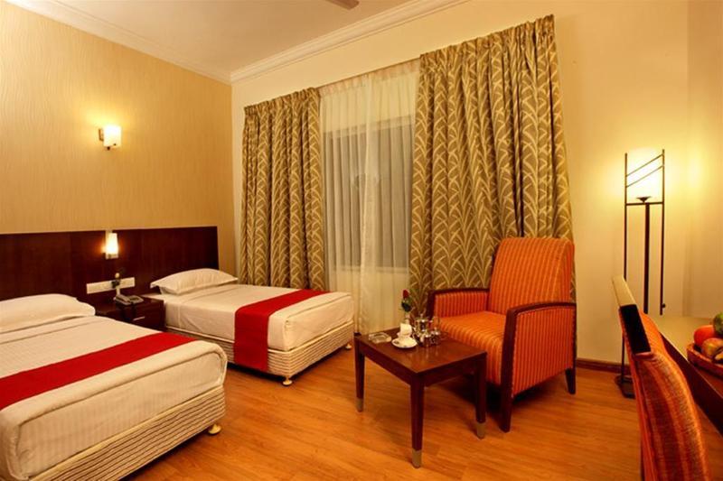 The Senate Hotel Kochi Extérieur photo