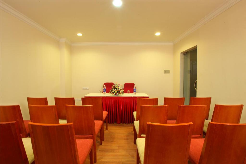 The Senate Hotel Kochi Extérieur photo