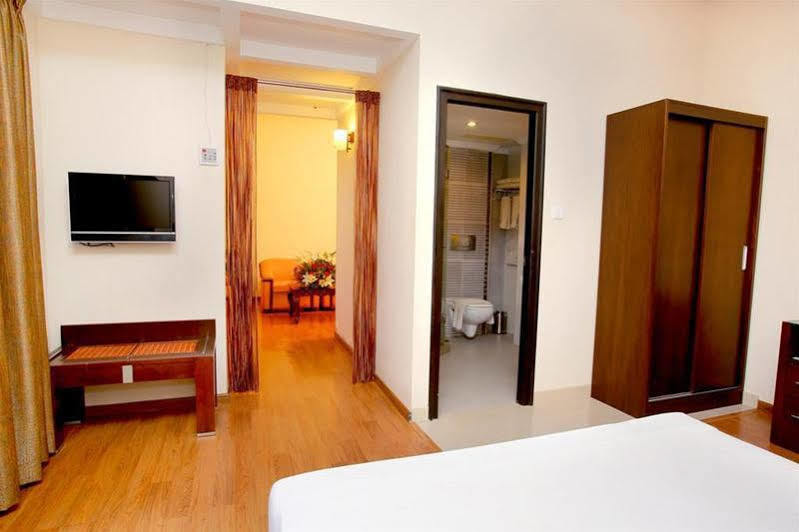 The Senate Hotel Kochi Extérieur photo